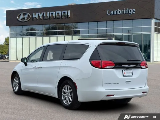 Chrysler Grand Caravan 2024 photo 3