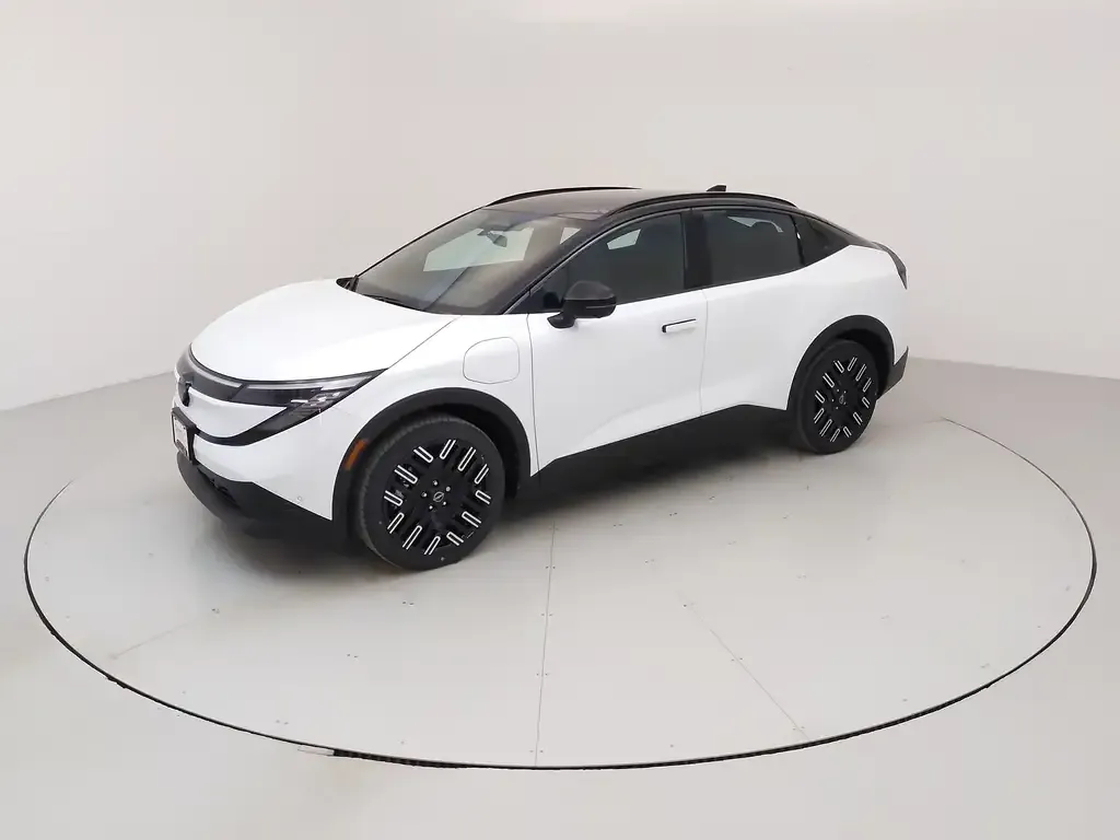Nissan Leaf 2026 photo 2