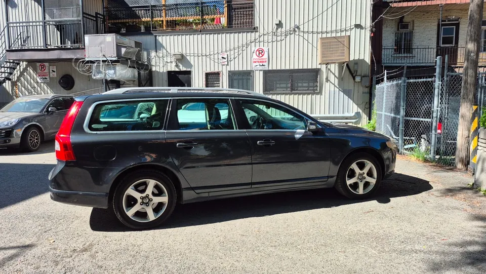 Volvo V70 2009 photo 2