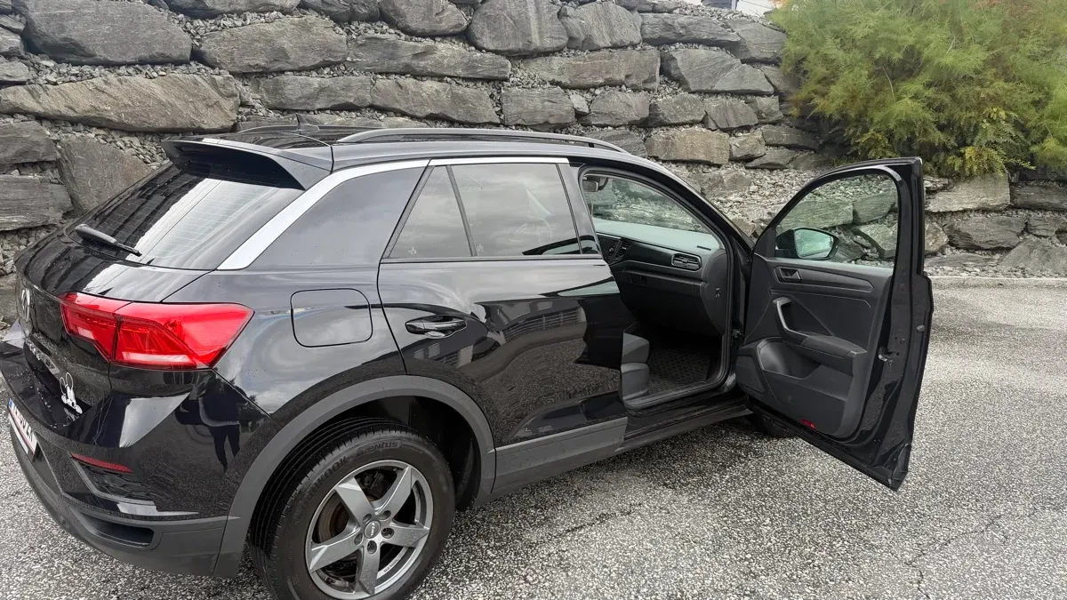 Volkswagen T-Roc 2020 photo 2