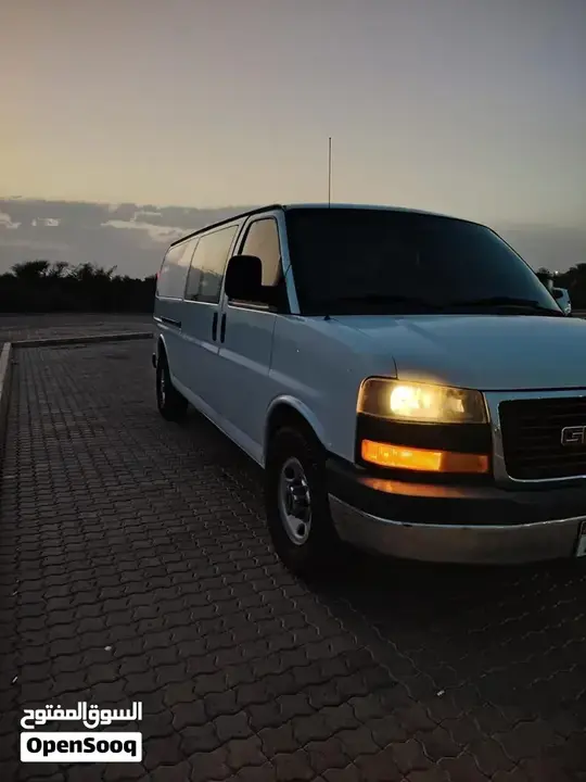 GMC Savana 2015 photo 2