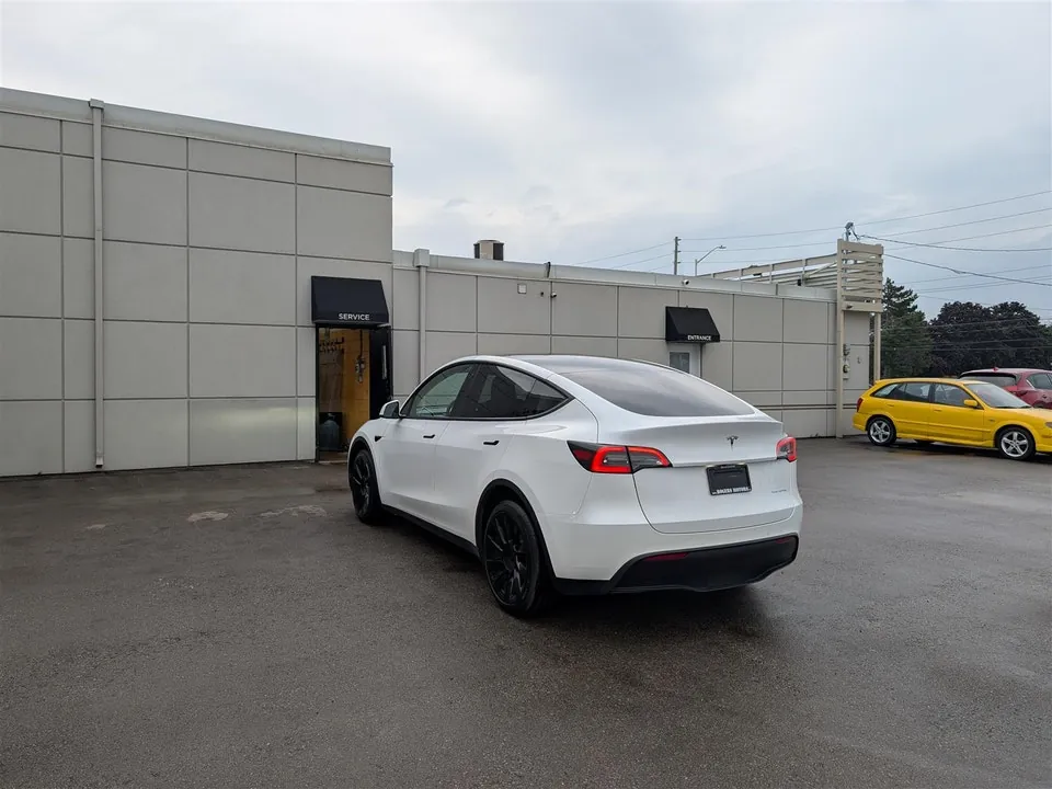 Tesla Model Y 2023 photo 3