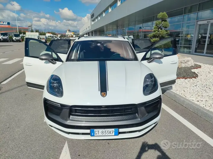 Porsche Macan 2024 photo 2