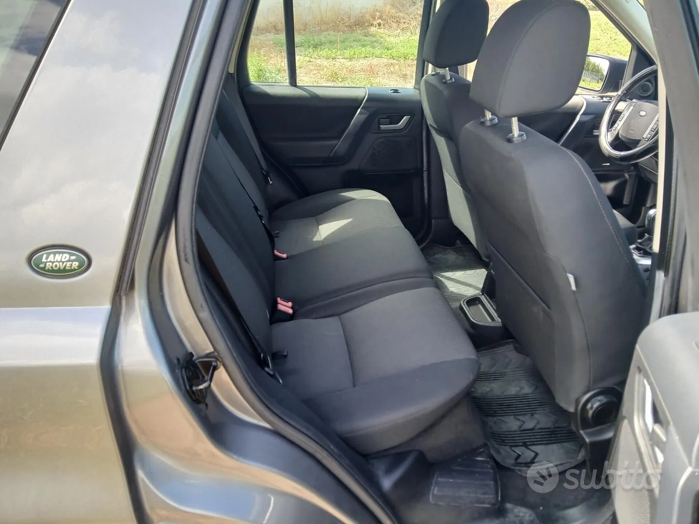 Land Rover Freelander 2011 photo 4