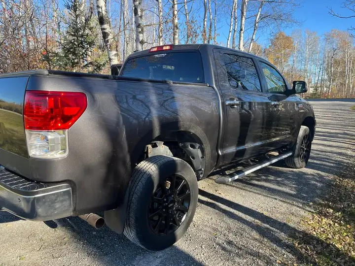 Toyota Tundra 2012 photo 2
