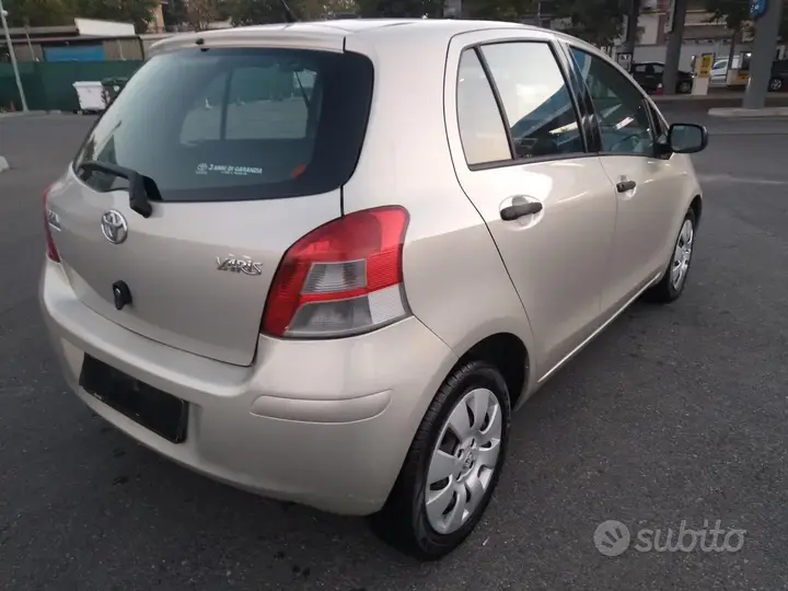 Toyota Yaris 2011 photo 4