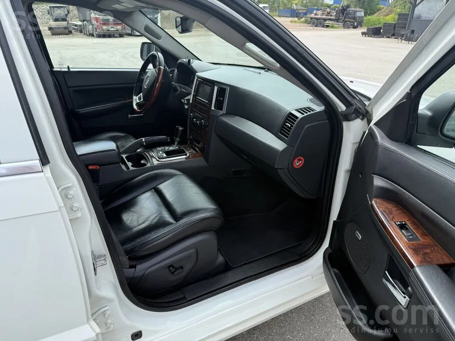 Jeep Grand Cherokee 2009 photo 4