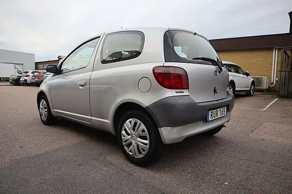 Toyota Yaris 2000 photo 4