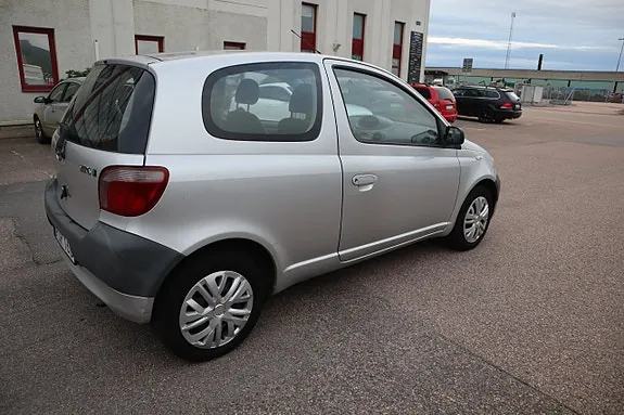 Toyota Yaris 2000 photo 3