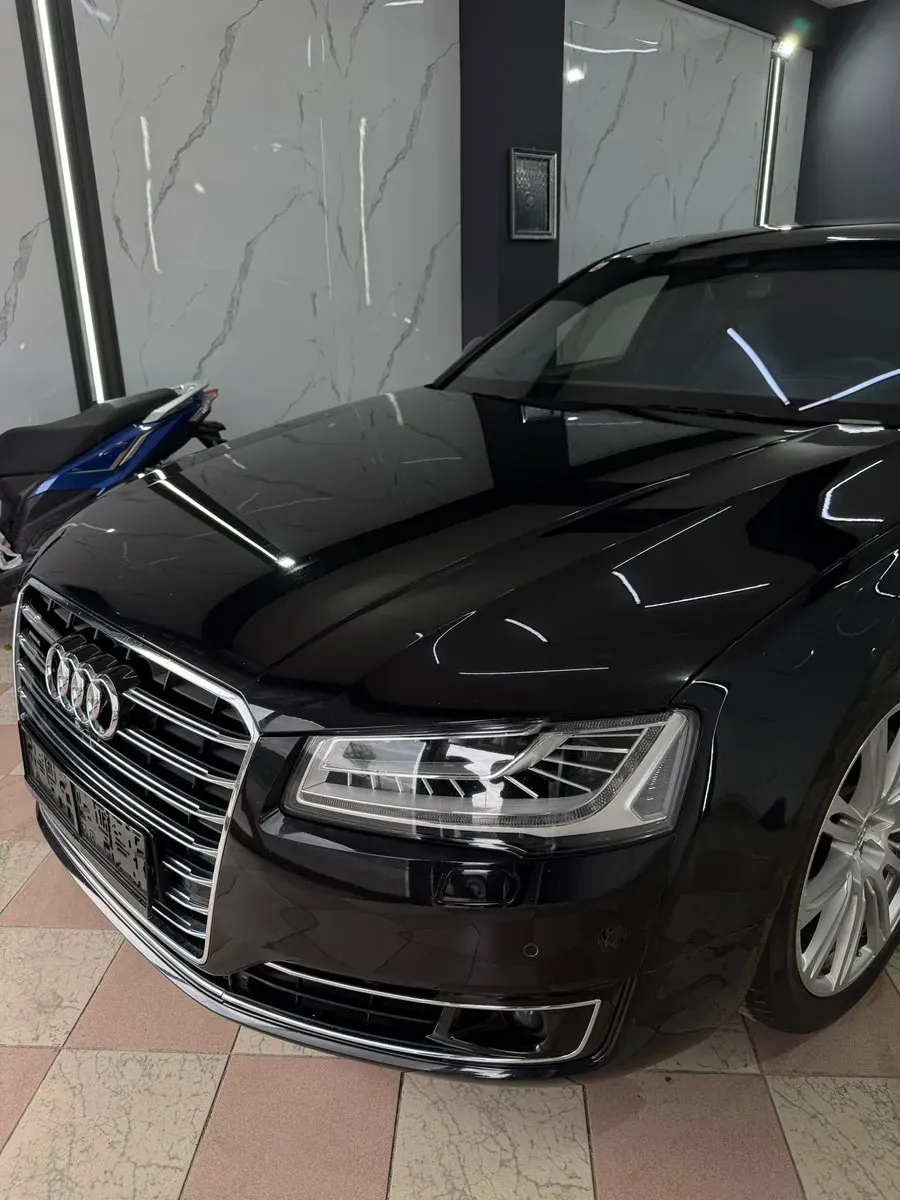 Audi A8 2014 photo 2