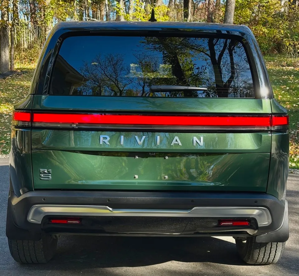 Rivian R1S 2024 photo 4