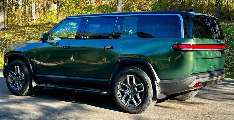 Rivian R1S 2024 photo 3