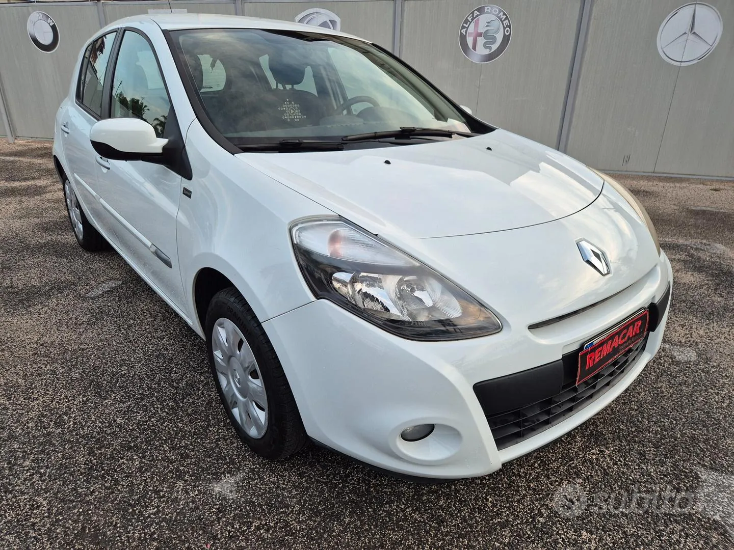 Renault Clio 2012 photo 2