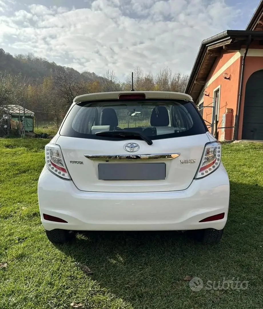 Toyota Yaris 2014 photo 5