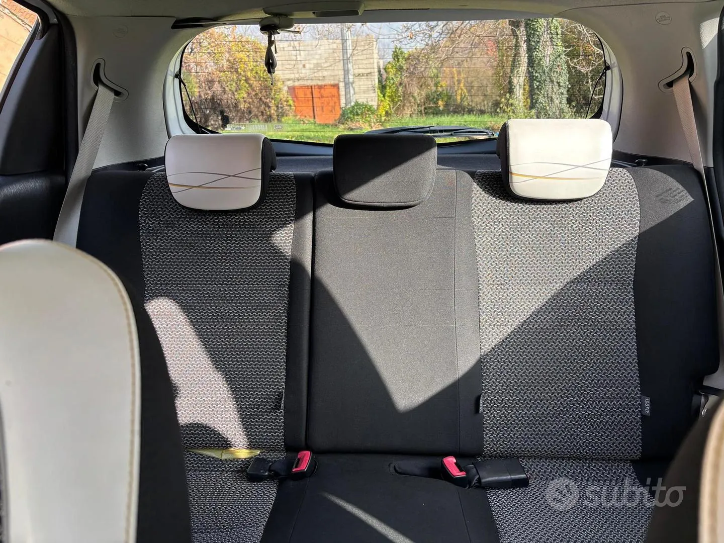Toyota Yaris 2014 photo 4