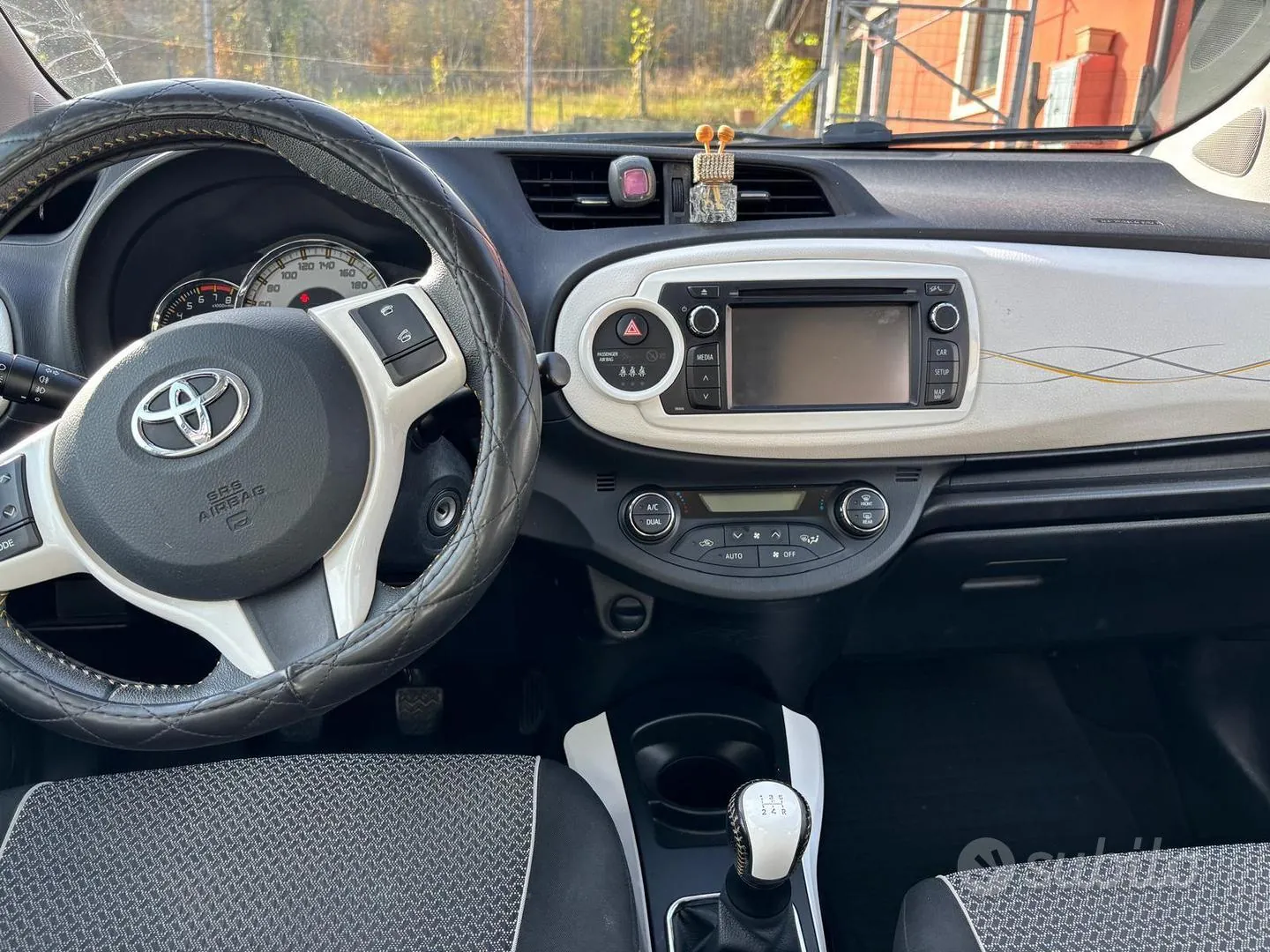 Toyota Yaris 2014 photo 3