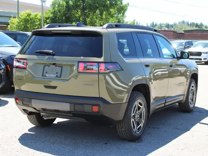 Jeep Cherokee 2026 photo 4