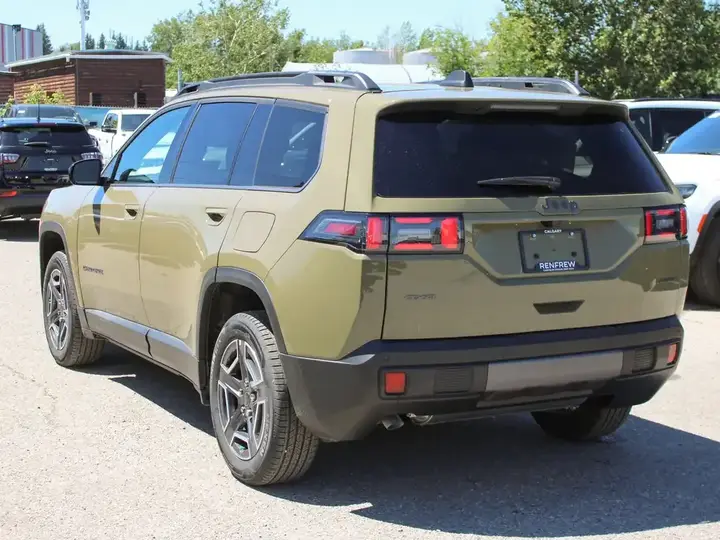Jeep Cherokee 2026 photo 2