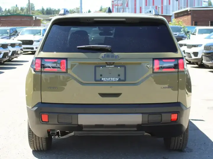 Jeep Cherokee 2026 photo 3