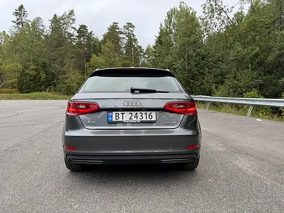 Audi E-Tron 2015 photo 5