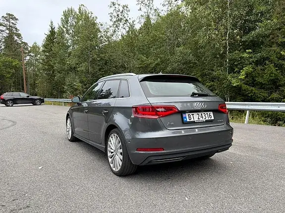 Audi E-Tron 2015 photo 4