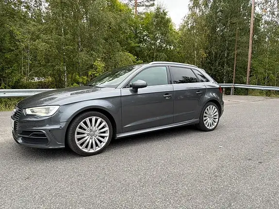 Audi E-Tron 2015 photo 2
