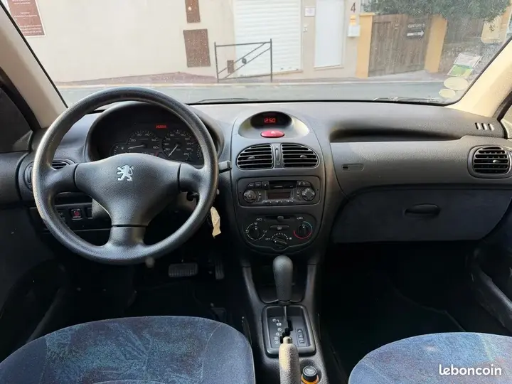 Peugeot 206 1999 photo 2