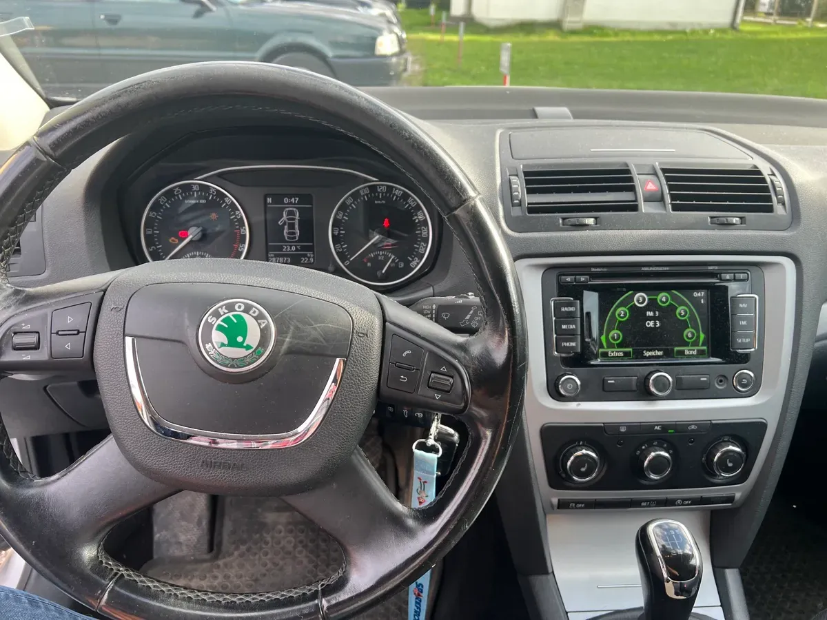 Skoda Octavia 2013 photo 2