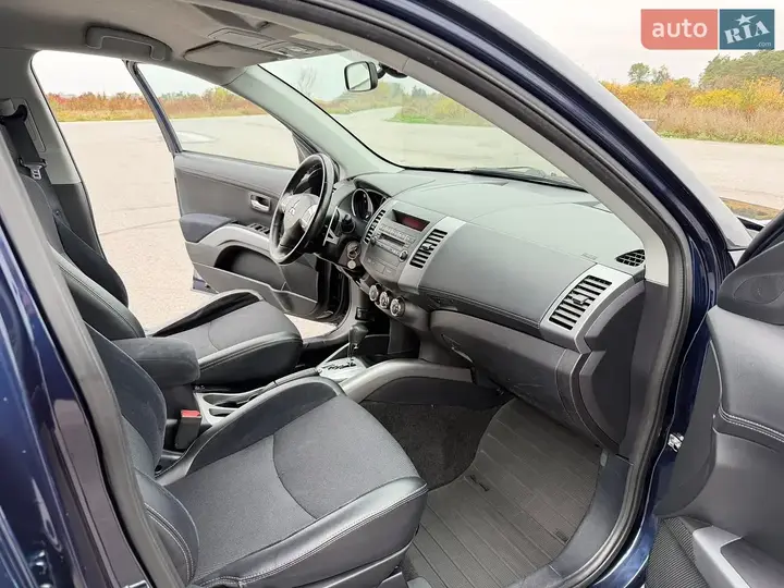 Mitsubishi Outlander 2010 photo 5