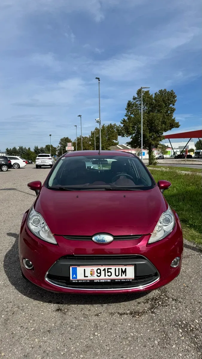 Ford Fiesta 2010 photo 2