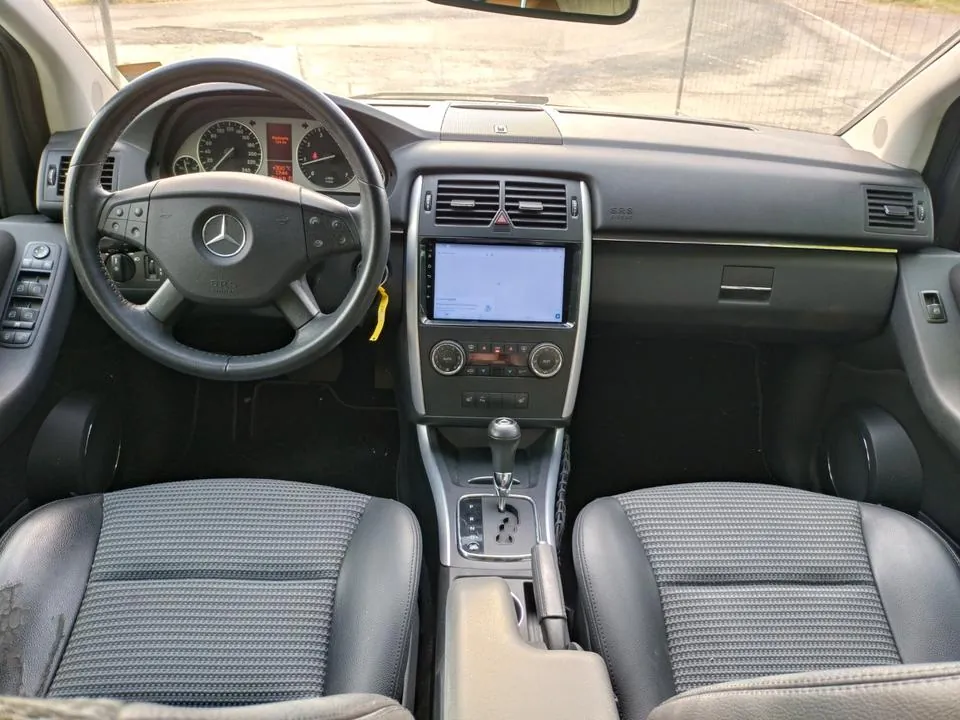 Mercedes-Benz B 200