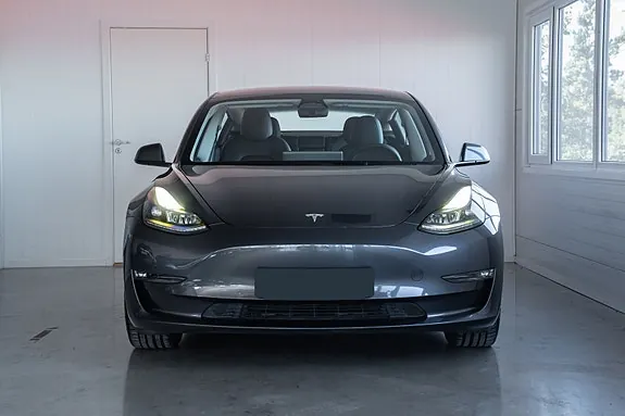 Tesla Model 3 2022 photo 2