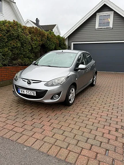 Mazda 2 2013 photo 2