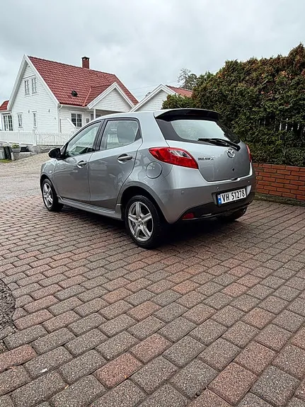 Mazda 2 2013 photo 3