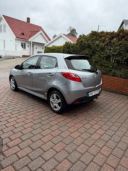 Mazda 2 2013 photo 5