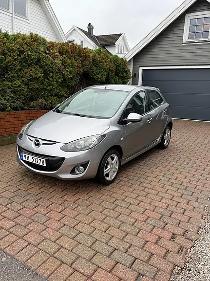 Mazda 2 2013 photo 4