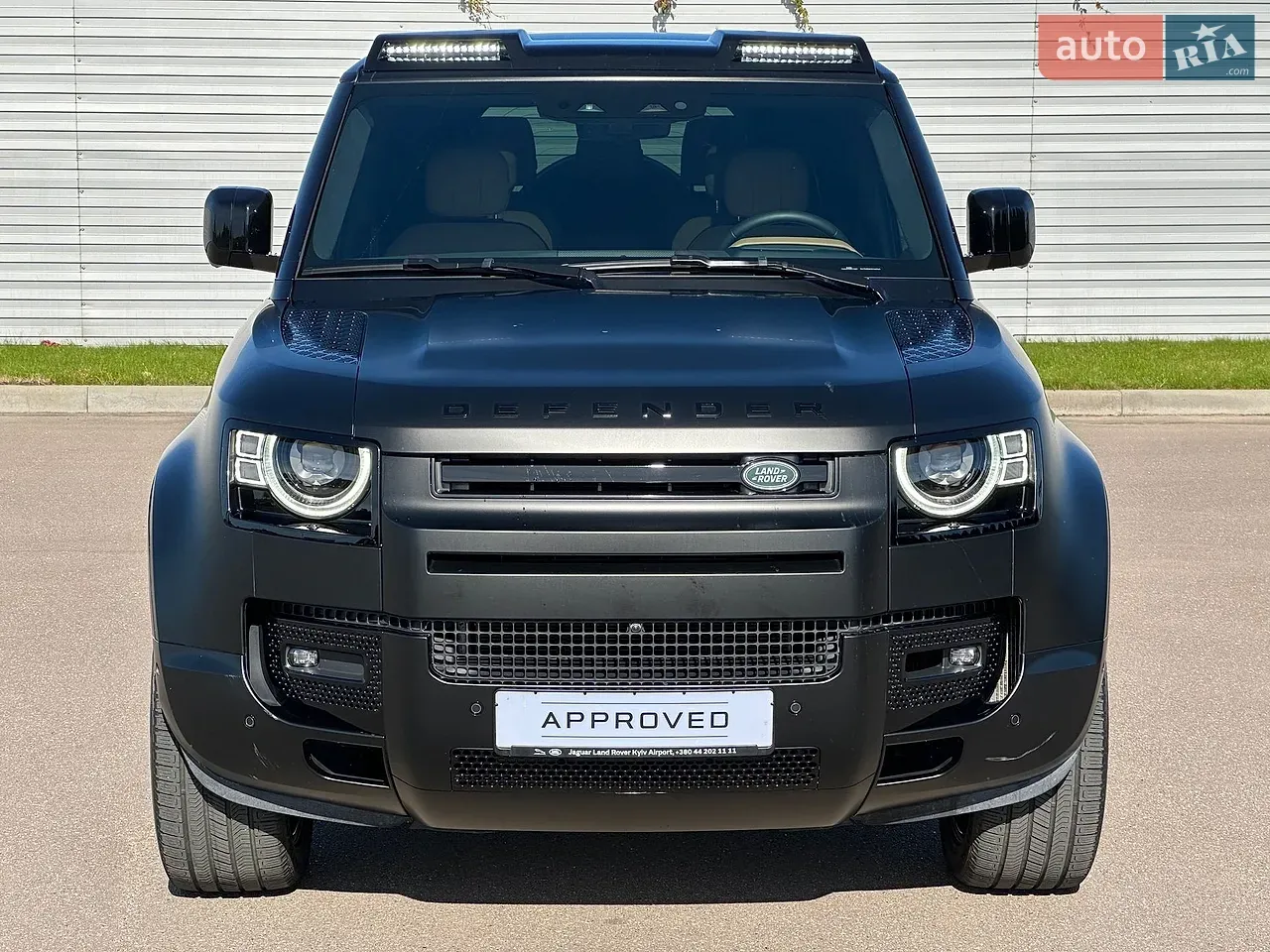 Land Rover Defender 2025 photo 2