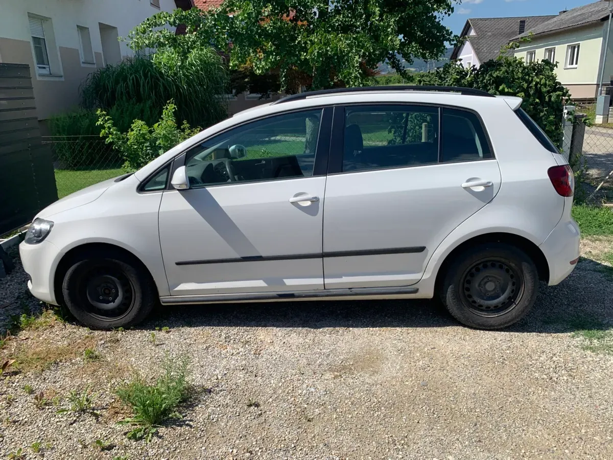 Volkswagen Golf 2011 photo 2