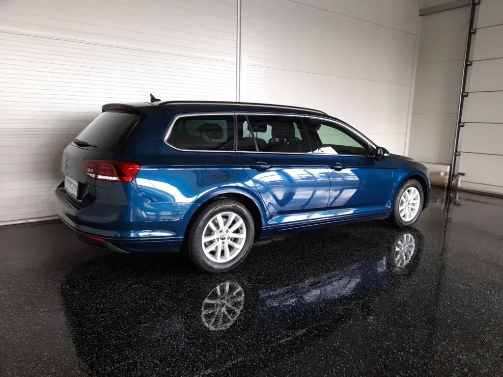 Volkswagen Passat 2023 photo 2