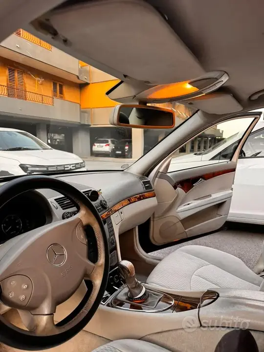 Mercedes-Benz W211 2005 photo 3