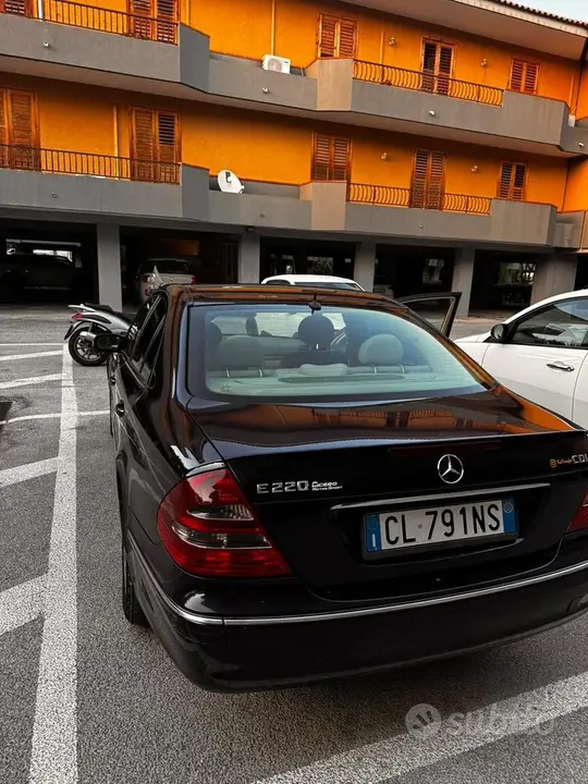 Mercedes-Benz W211 2005 photo 2