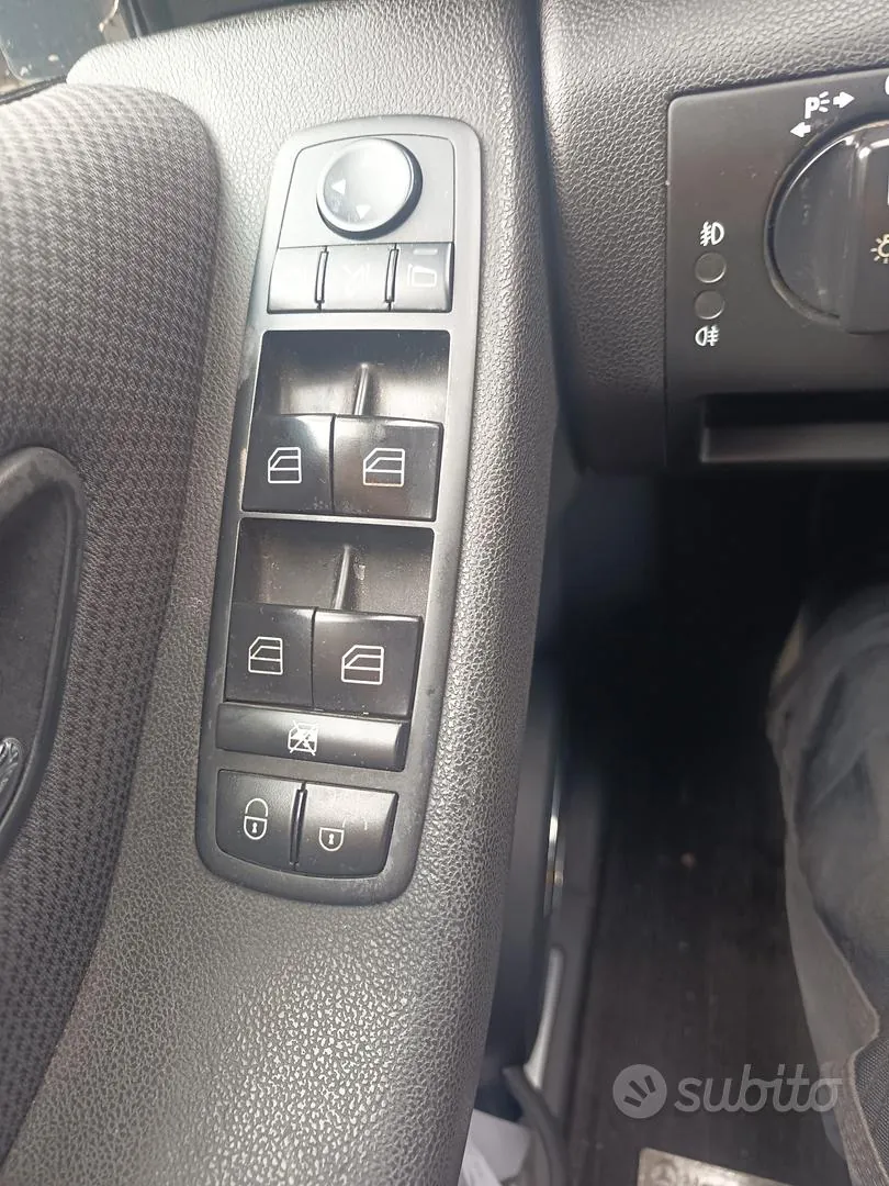 Mercedes-Benz A 2010 photo 5
