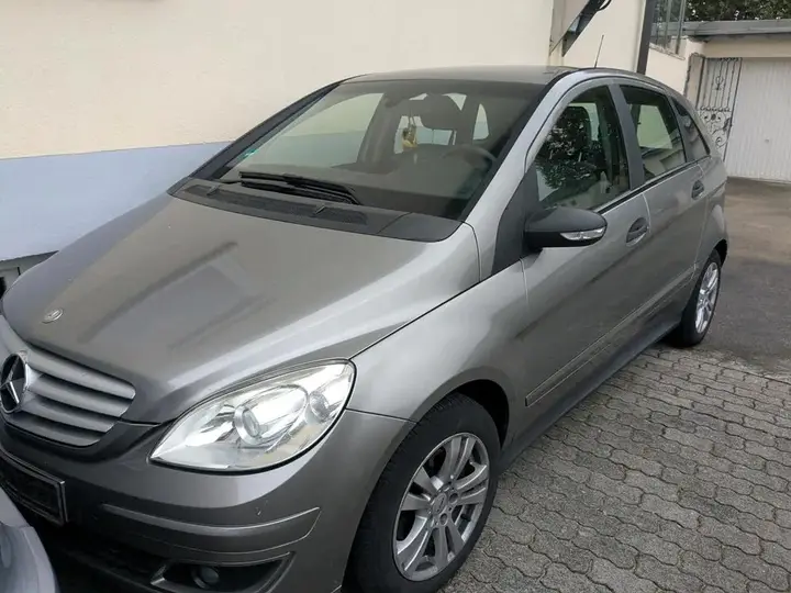 Mercedes-Benz B200