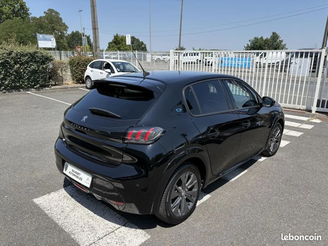 Peugeot E-208 2022 photo 5