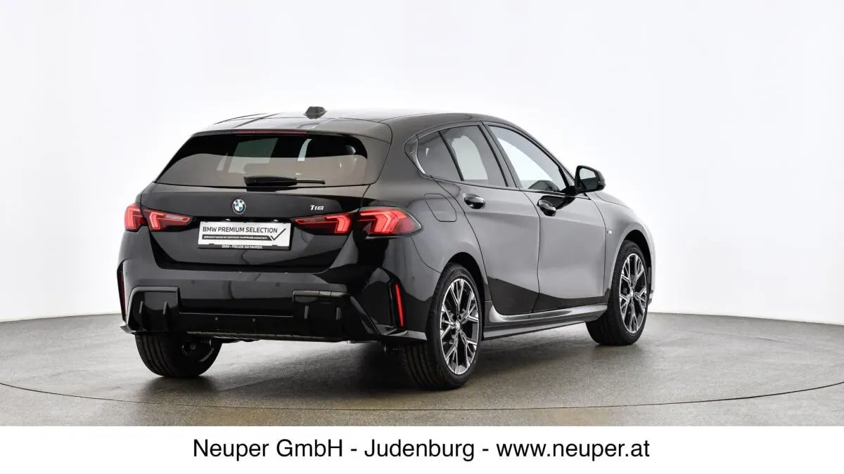 BMW 1 Series 2025 photo 3