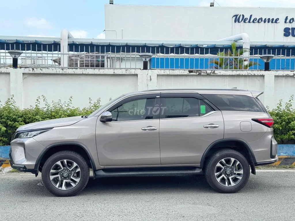 Toyota Fortuner 2022 photo 4