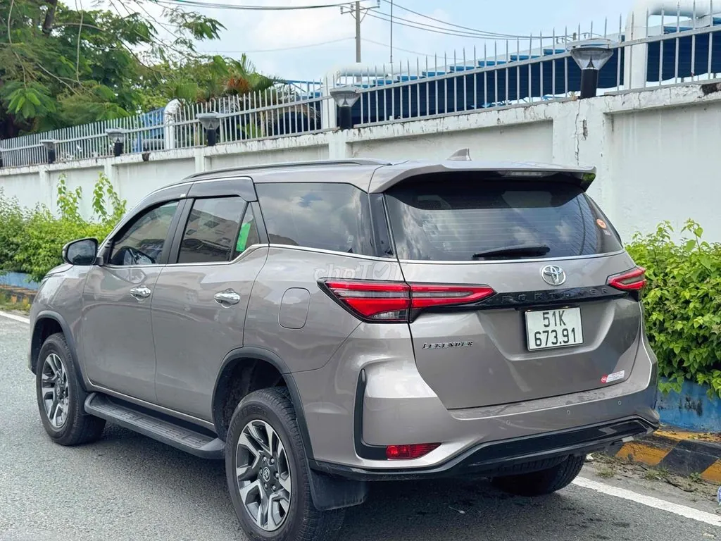 Toyota Fortuner 2022 photo 3