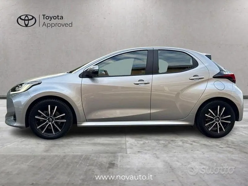 Toyota Yaris 2023 photo 2