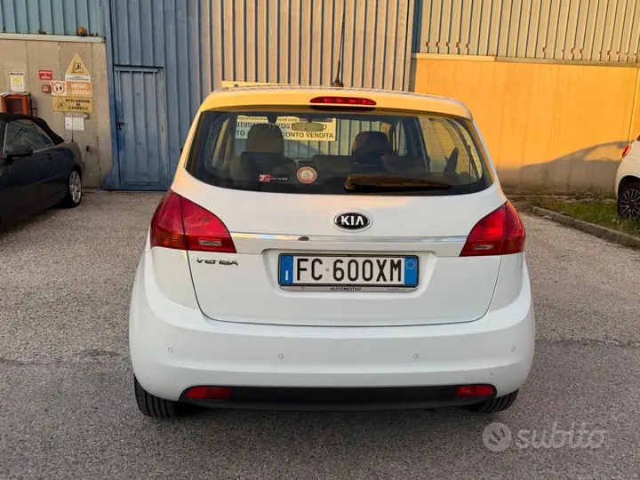 Kia Venga 2016 photo 5