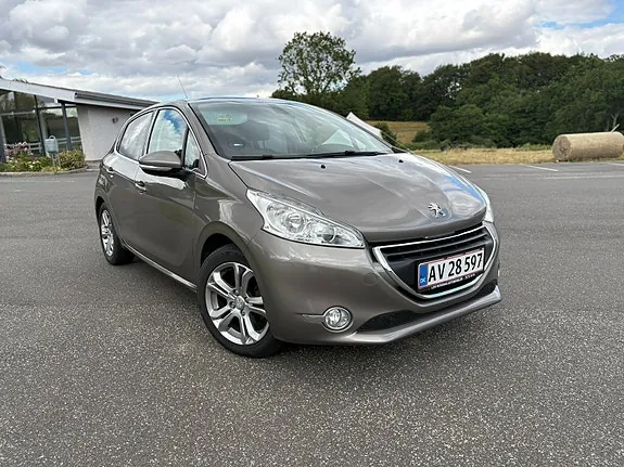 Peugeot 208 2015 photo 2